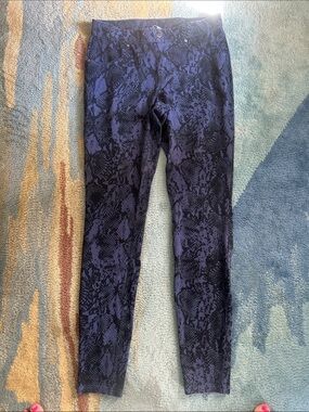 Women's Purple & Black Snake-Print Leggings